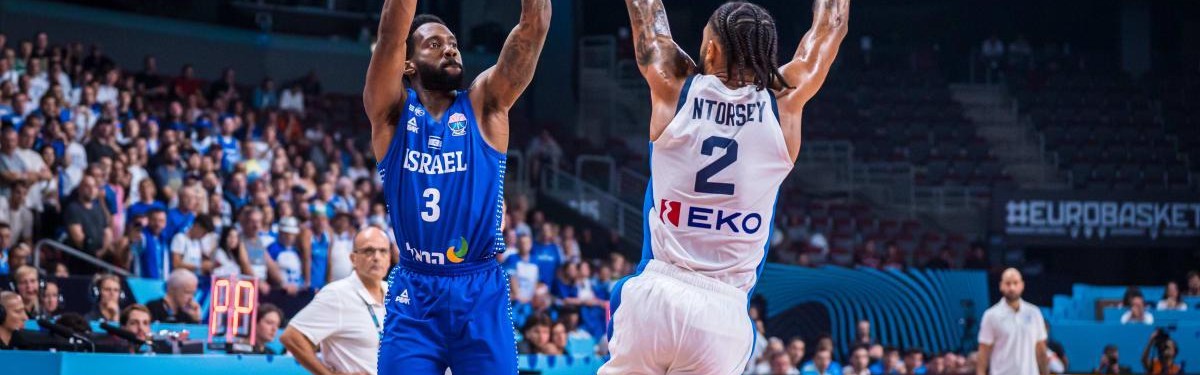 这是正常归化球员的表现？他绝对是严重拖了球队的后腿？